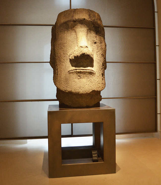 Head statue